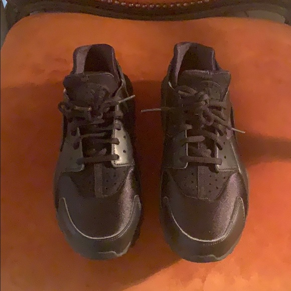 Nike Shoes - Air Nike Huarache - ALL BLACK, new, never worn.